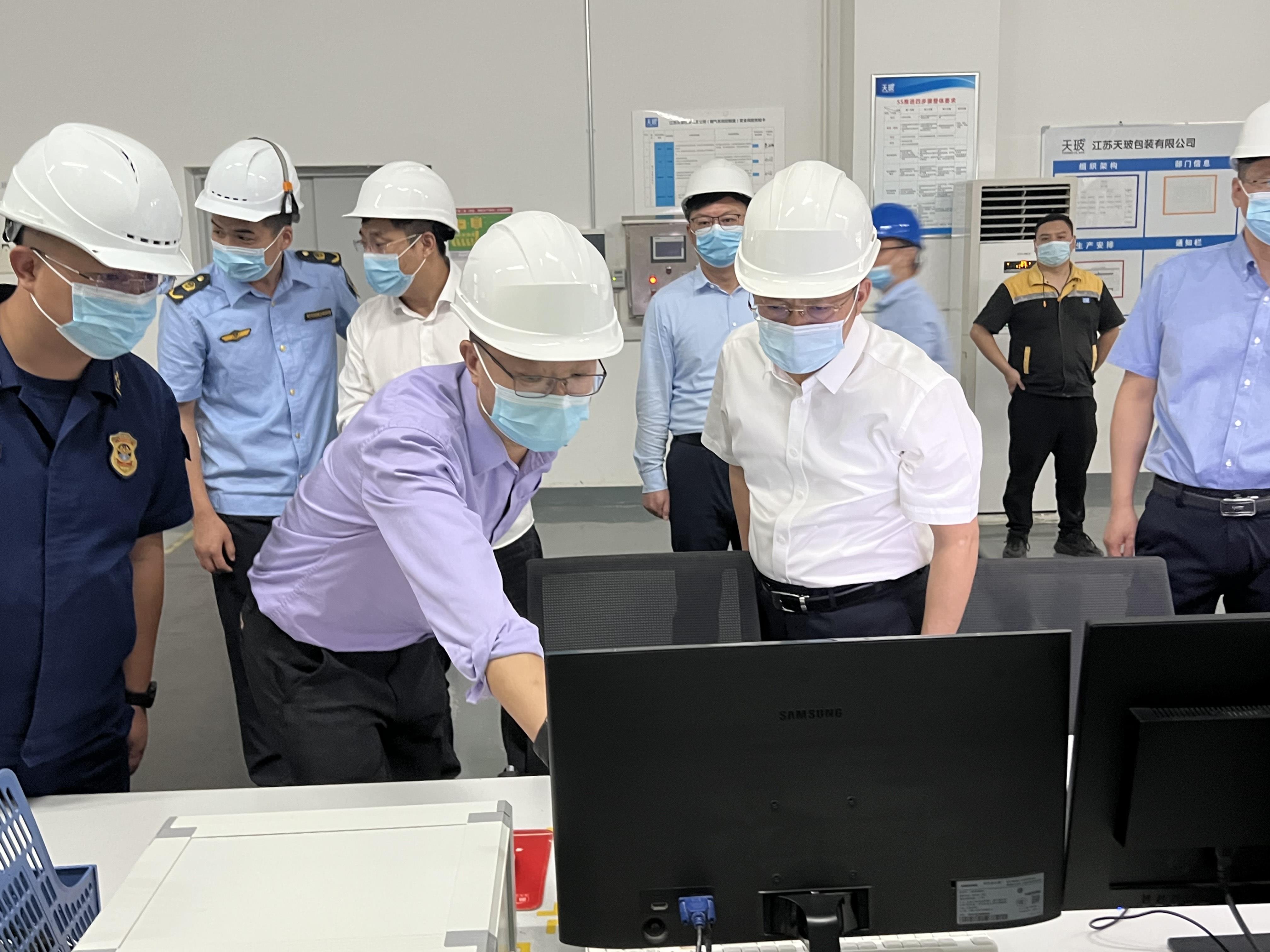 宿遷張市長一行到訪江蘇天玻進行調(diào)研指導